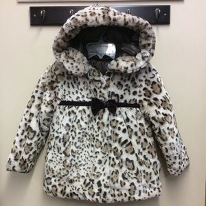 ⬇️ Girls Pistachio Faux Fur Leopard Print Coat